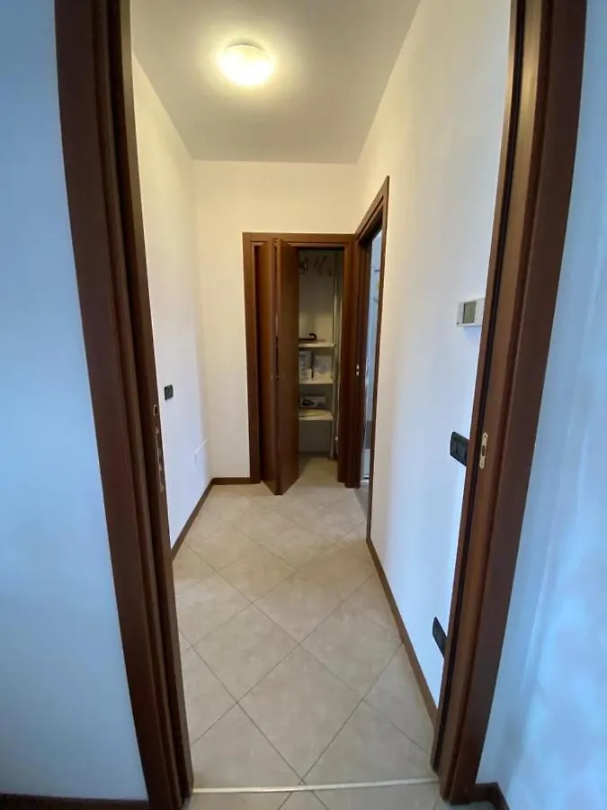 Casa Lux Modern Apartment Between Como And Milan Seveso 0*,  Italy